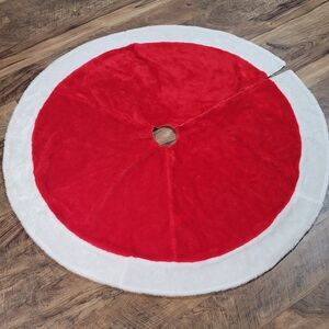 Holiday Red and White Tree Skirt
